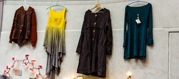 Kleidung für Frauen